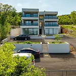 Sea View Apartman *