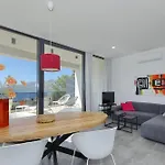 Sea View *